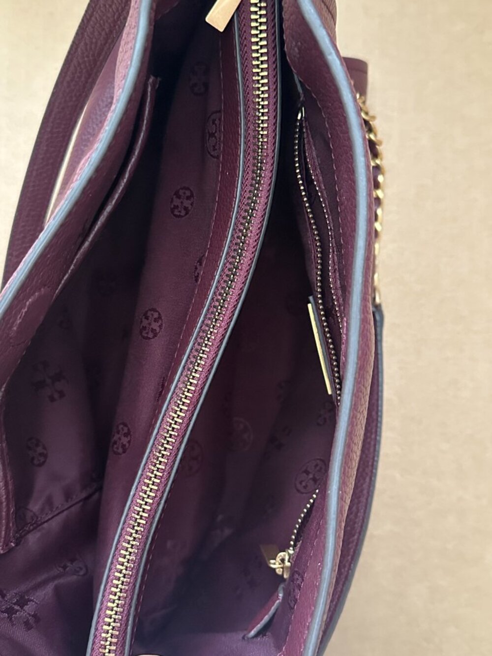BUNDLE Tory Burch Britten Tote w/ matching wallet in garnet excellent condition! - Picture 5 of 10
